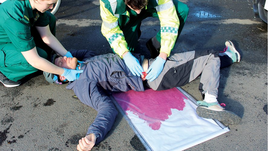 accident_paramedics_03.jpg