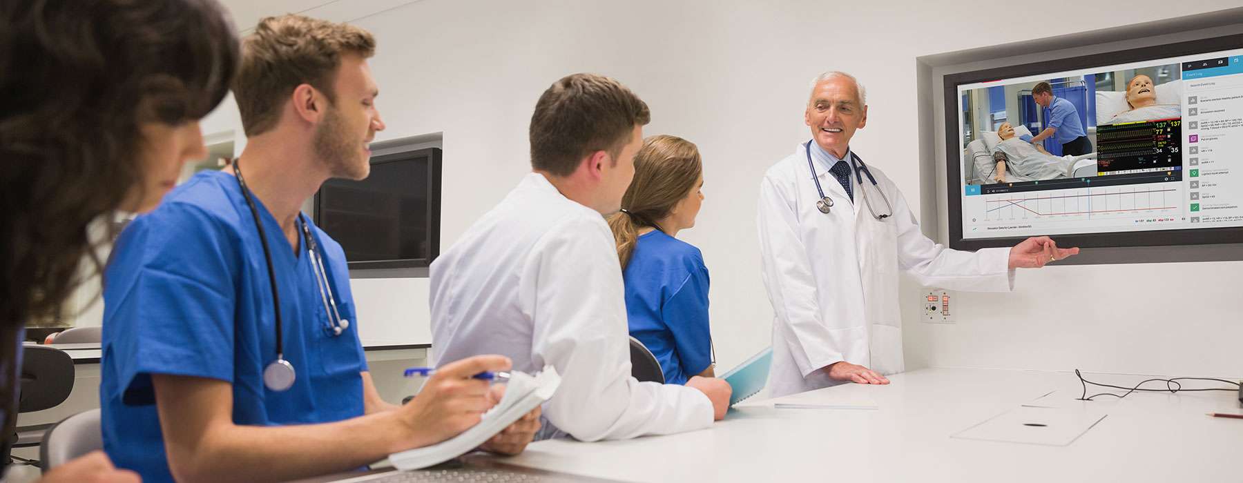 与护理学生一起进行 SimCapture 引导性反馈