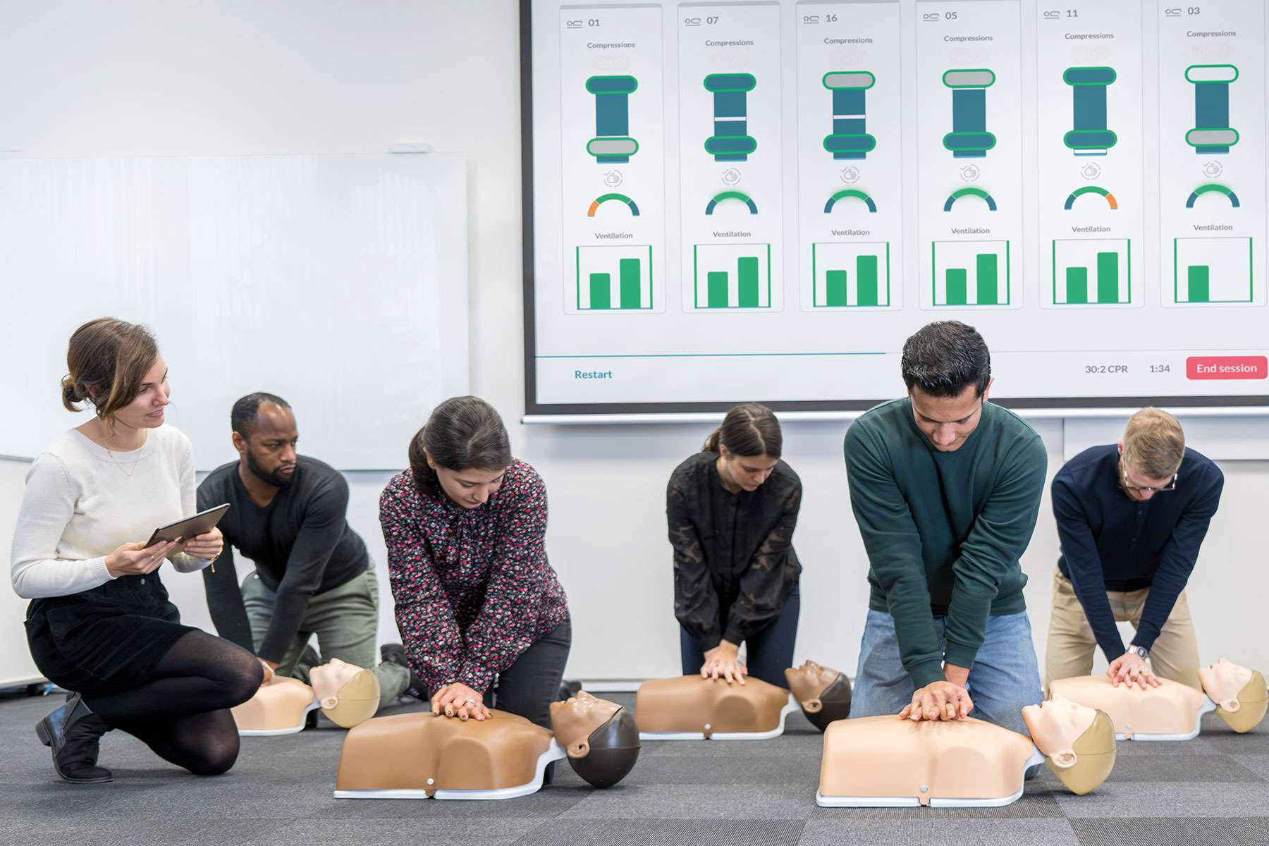 Training mit der Little Anne QCPR am Arbeitsplatz