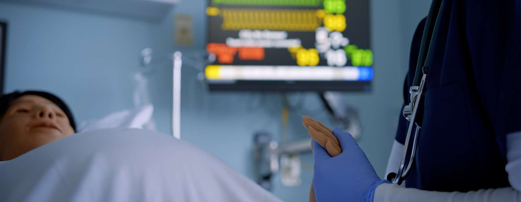 Nurse holding a MamaAnne hand