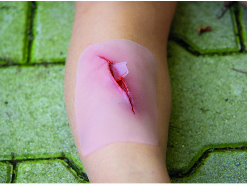 Schnitt mit Glasfragment Wunde Moulage 